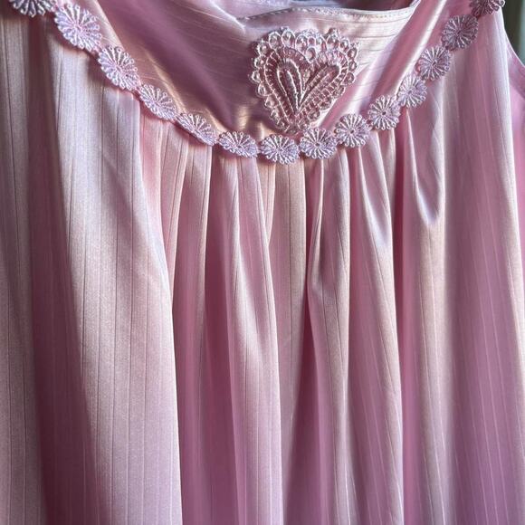 Baby pink long nightgown - Picture 2 of 5